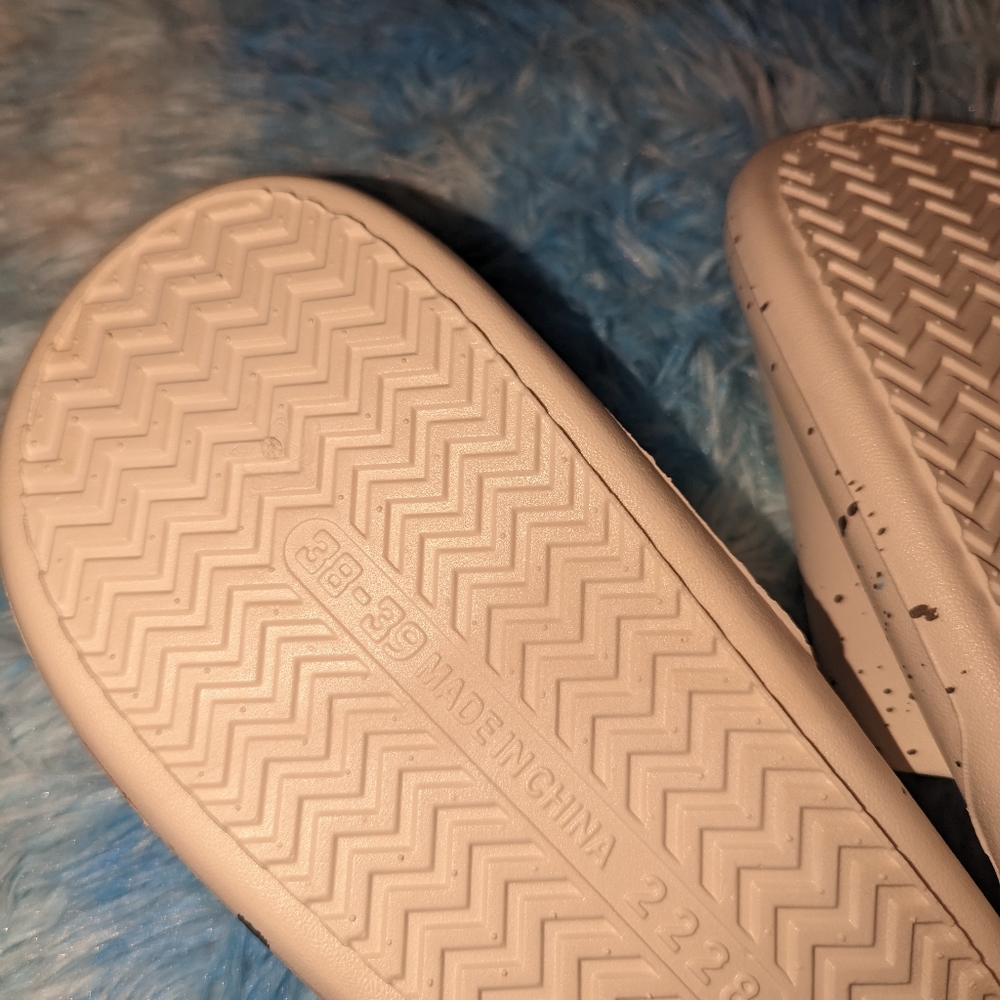 SpongeBob sandals/slides - Picture 8 of 16